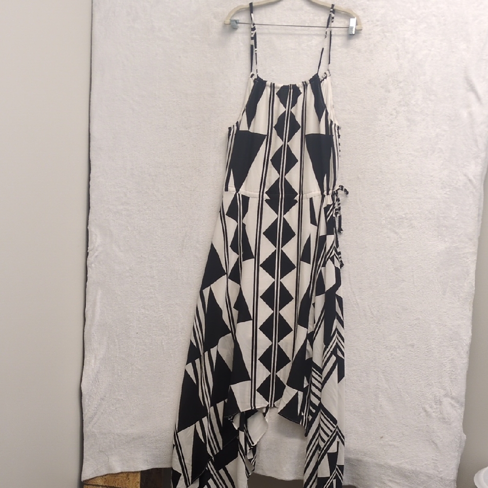 Express Women's Black & white Geometric Asymettrical Strapless Dress Size XS